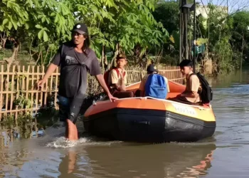 Banjir 5 Hari di Tangerang Belum Usai, Warga Masih Bertahan di Tengah Genangan