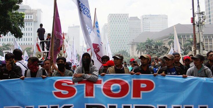 Menakar Hak dan Kewajiban Pekerja di Indonesia: Antara Perlindungan Hukum dan Bayang-Bayang Tantangan PHK