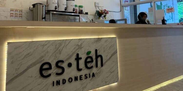 Transformasi Digital dan Peramalan Permintaan: Strategi Es Teh Indonesia Menghadapi Persaingan Bisnis Minuman Kekinian