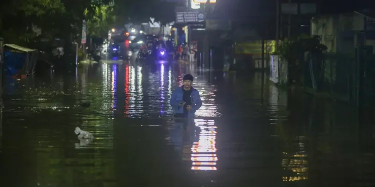 Lebih dari 1.900 KK Terdampak, Banjir di Tangerang Selatan Belum Sepenuhnya Surut