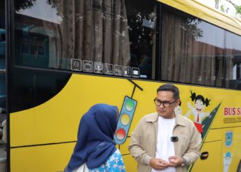 Pilar Tinjau Bus Sekolah Gratis di SMPN 17 Tangsel, Pastikan Layanan Tetap Beroperasi