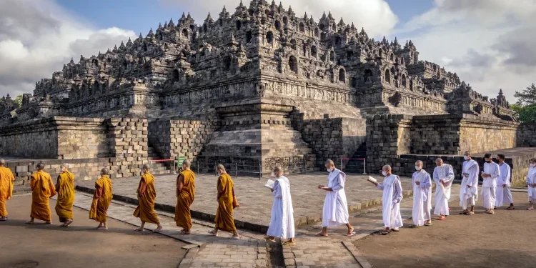 Candi Borobudur Tetap Buka hingga Pukul 14.00 WIB saat Waisak 2026