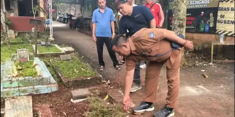 Fakta Mengejutkan di Balik Aksi Agus Bongkar Makam Ibu Kandung di Tangsel