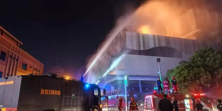 Kebakaran Hebat di Megamall Manado, Seorang Karyawati Tewas Terjebak