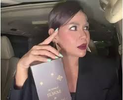 Unboxing Suvenir Nikahan El Rumi-Syifa Hadju, Melaney Ricardo Banjir Kritik dari Netizen