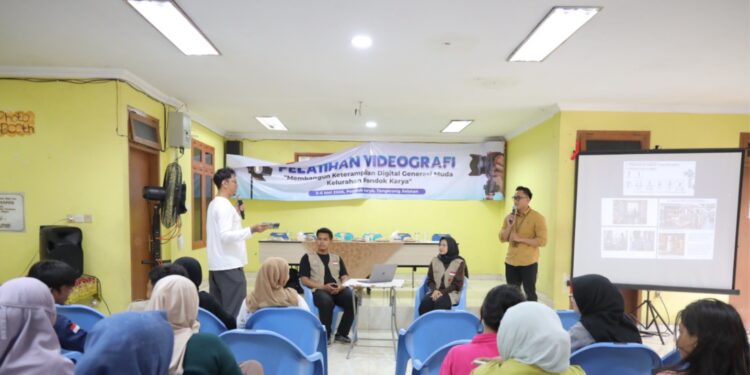 Bangun Keterampilan Digital Generasi Muda, Warga Pondok Karya Antusias Ikuti Pelatihan Videografi dari Pemkot Tangsel