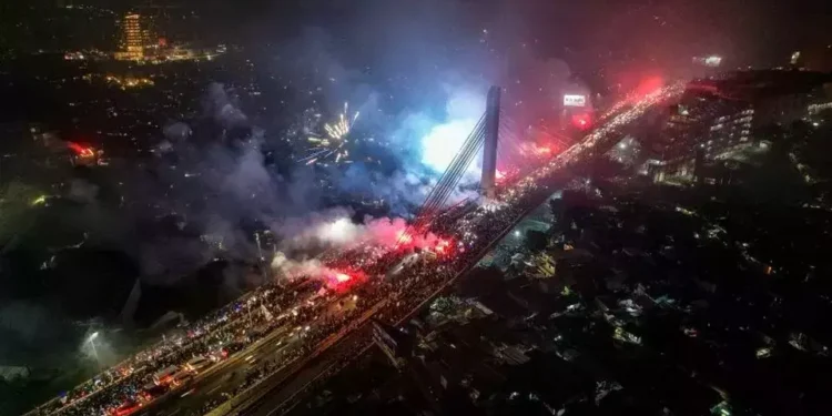 Persib Juara Liga 1 Tiga Kali Beruntun, Bandung Berubah Jadi Lautan Biru