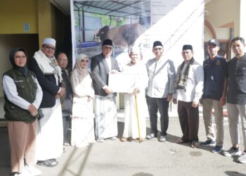 Benyamin Serahkan Banmas Presiden berupa Sapi Kurban di Tangsel