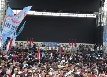 Tantri Kotak Guncang Panggung May Day 2026 di Monas, Ribuan Buruh Ikut Bernyanyi