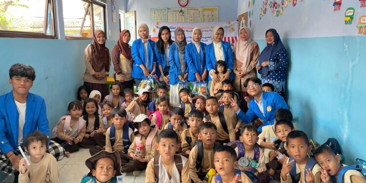 Menabung Sejak Dini: Serunya Mahasiswa Unpam Kenalkan Literasi Keuangan Lewat Bank Mini di PAUD Dahlia