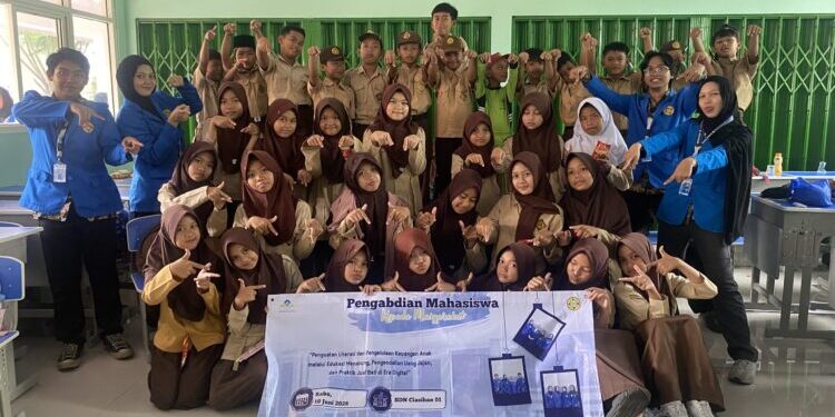 Financial Literacy: Pentingnya Pengelolaan Uang Jajan Pada Anak di Tengah Tren Digital