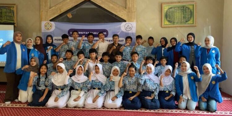 PKM UNPAM Edukasi Literasi Keuangan Sejak Dini Bagi Siswa SMP untuk Mendukung Kemandirian di Era Digital