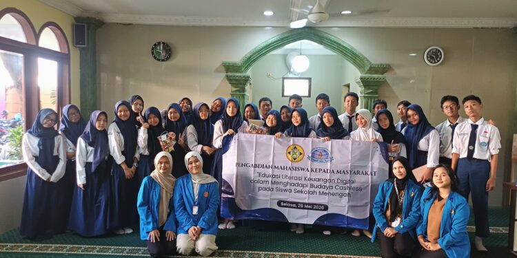 Mahasiswa Universitas Pamulang Mengadakan Sosialisasi Literasi Keuangan Digital pada Siswa Menengah di SMP Nusantara Plus