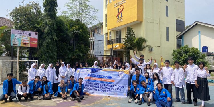 Pelatihan Soft Skill (Komunikasi dan Kerja Tim) untuk Meningkatkan Kesiapan Kerja Siswa