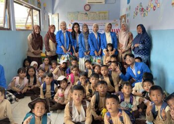 Dari Bermain hingga Belajar Keuangan: Mahasiswa Unpam Kenalkan Simulasi Jual Beli dan Pengelolaan Uang Saku kepada Anak-Anak PAUD Dahlia
