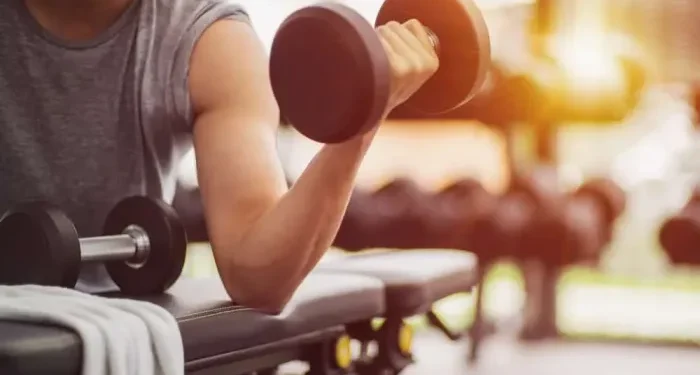 Kardio vs Angkat Beban, Mana yang Lebih Efektif Menurunkan Berat Badan?