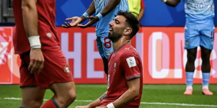 Cristiano Ronaldo Gagal Cetak Gol, Bruno Fernandes Tunjukkan Ekspresi Kecewa