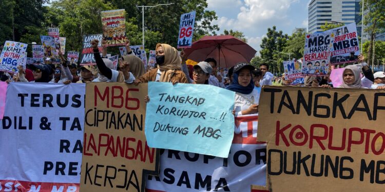 Benturan Pendapat: Perspektif Penerima Manfaat MBG Vs Mahasiswa Penentang