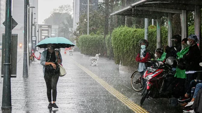 Prakiraan Cuaca Tangsel Hari Ini: Bersiaplah! Lima Kecamatan Bakal Diguyur Hujan Sedang