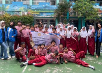 Ayo Menabung Sejak Dini melalui Edukasi Literasi Keuangan dan Akuntansi Sederhana pada Siswa