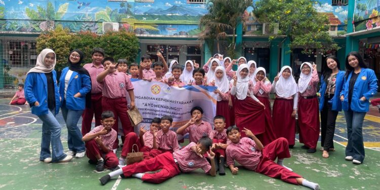 Ayo Menabung Sejak Dini melalui Edukasi Literasi Keuangan dan Akuntansi Sederhana pada Siswa