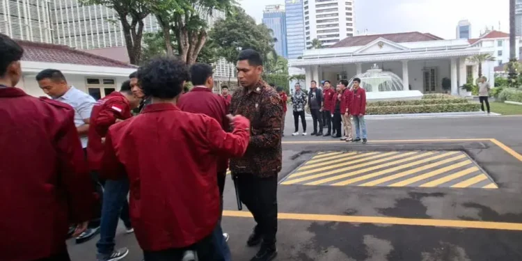 Akhirnya Mahasiswa Bertemu Gibran di Istana Wapres, Sampaikan Kritik soal BBM dan MBG