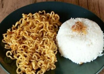 Terlalu Sering Makan Mi Instan dan Nasi? Waspadai 4 Risiko Kesehatan Ini