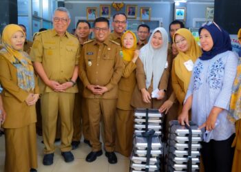 Tinjau SMAN 1 Tangsel, Wali Kota Benyamin dan Gubernur Andra Soni Pastikan MBG serta SPMB Berjalan Optimal