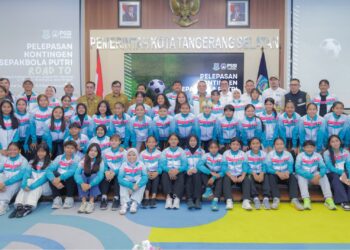 Benyamin Lepas Kontingen Sepak Bola Putri Tangsel ke Turnamen Internasional di Swedia