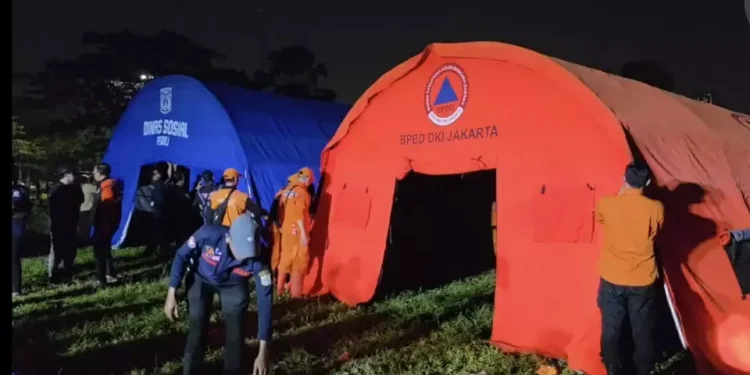 500 Warga Terdampak Kebakaran Pasar Jiung Kemayoran Ditampung di Tenda Pengungsian