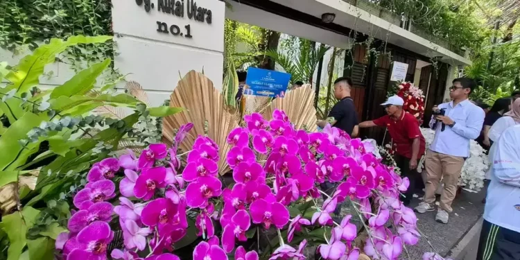 Momen Ulang Tahun ke-65, Kediaman Jokowi di Solo Dipenuhi Karangan Bunga