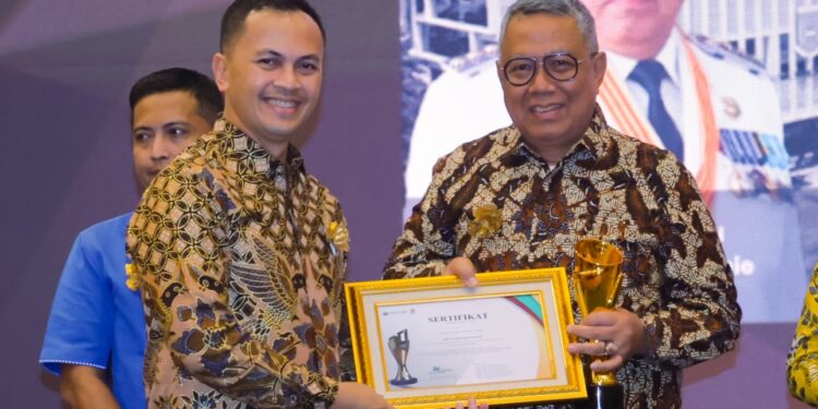 Benyamin Davnie Dinobatkan sebagai Wali Kota Terbaik Bidang Komunikasi dan Informasi Publik 2026