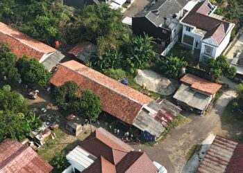 Timbulkan Polusi Bau, Warga Ciputat Minta Kandang Ayam di Tengah Pemukiman Ditutup