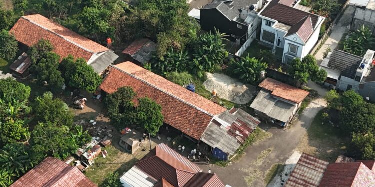 Timbulkan Polusi Bau, Warga Ciputat Minta Kandang Ayam di Tengah Pemukiman Ditutup
