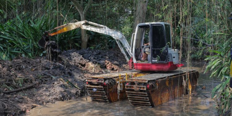 Pemkot Tangsel Keruk Sungai Ciputat, Kurangi Risiko Banjir di Pondok Hijau hingga Narada