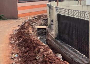 Proyek Drainase di Pondok Kacang Timur Terhenti, Warga Keluhkan Akses Jalan Terganggu