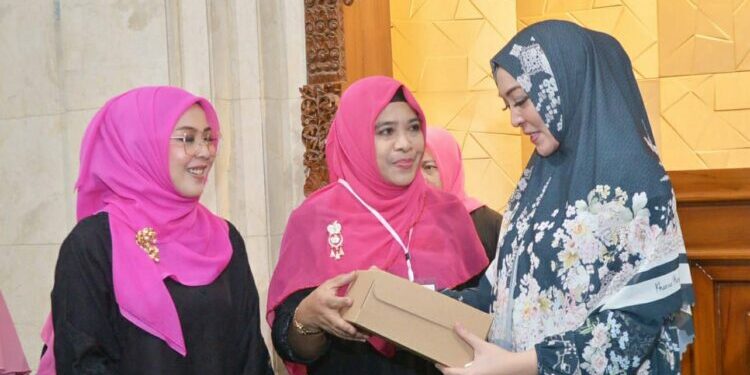 Kisah UMKM di Cimahi, Omzet Meningkat Berkat Pelatihan Sertifikasi Halal BRI Peduli