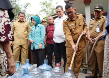 Kemarau Panjang Ancam Banten, 854 KK Terdampak Kekeringan Terima Bantuan Air Bersih