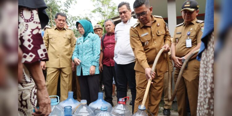 Kemarau Panjang Ancam Banten, 854 KK Terdampak Kekeringan Terima Bantuan Air Bersih