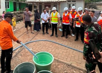 Pemkot Tangsel Salurkan 4.000 Liter Air Bersih untuk Warga Terdampak Kekeringan di Keranggan