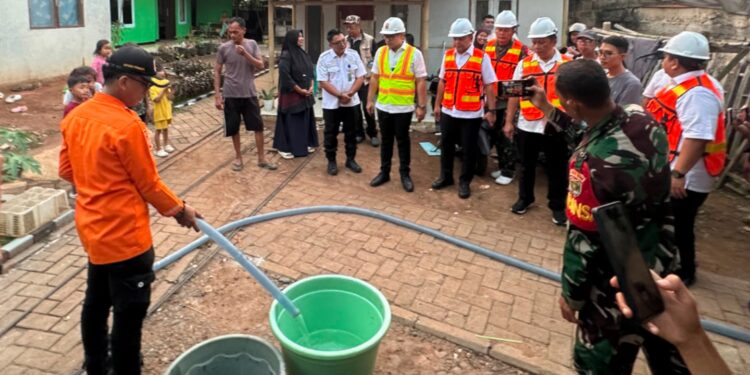 Pemkot Tangsel Salurkan 4.000 Liter Air Bersih untuk Warga Terdampak Kekeringan di Keranggan