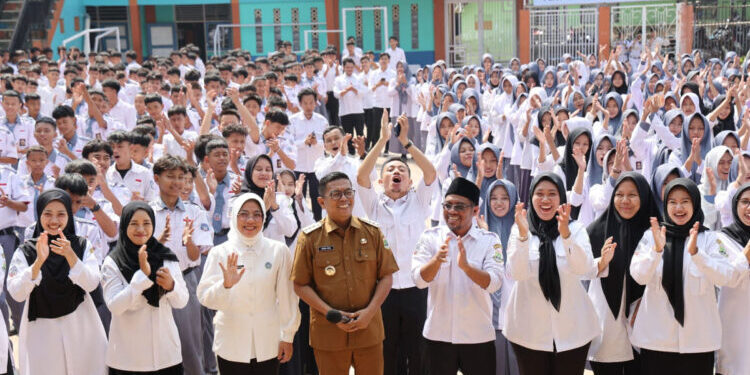 Monitoring Sekolah Gratis dan MBG, Andra Soni: Belajar Baik, Hormati Guru dan Sayangi Teman