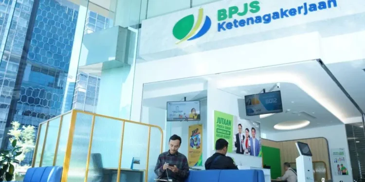 Implementasi Aplikasi Jamsostek Mobile dalam Pengajuan Klaim Jaminan Hari Tua