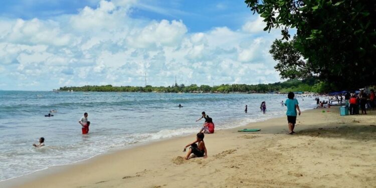 Gunung Anak Krakatau Siaga, Balawista Pastikan Wisata Pantai Pandeglang Tetap Aman