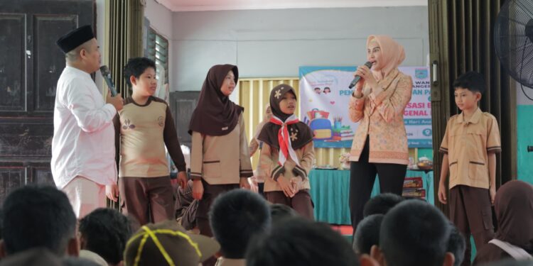 Hari Anak Nasional 2026, DWP Tangsel Edukasi Anti-Bullying dan Bagikan Alat Tulis ke Siswa