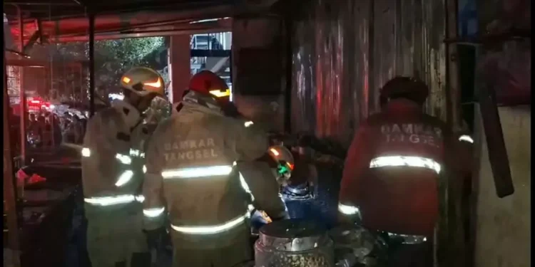 Toko Kue di Pasar Ciputat Ludes Terbakar, Diduga Akibat Korsleting Listrik