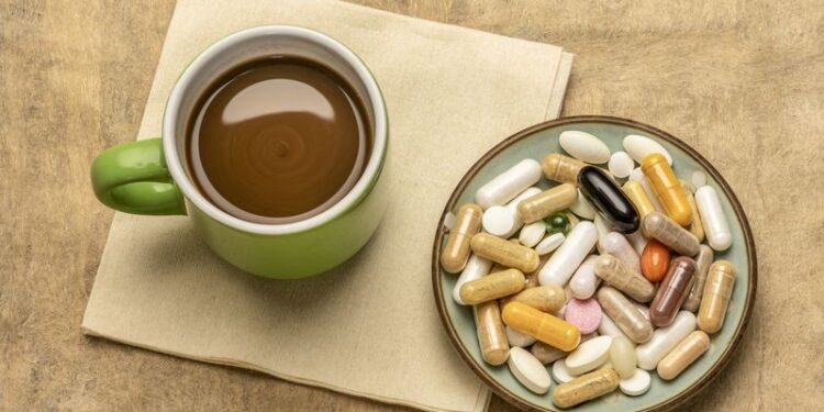 Jangan Minum Bersamaan! Ini 6 Suplemen yang Sebaiknya Dijeda dari Kopi