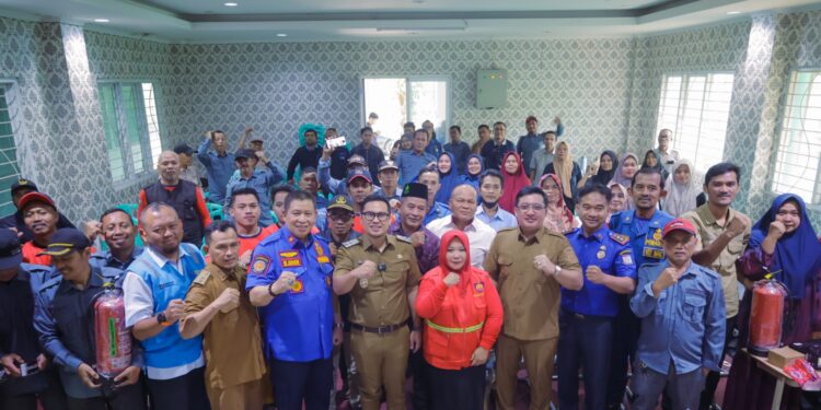 Pemkot Tangsel Perkuat Redkar, Pilar Saga Ichsan Serahkan APAR hingga Pompa Alkon untuk Cegah Kebakaran