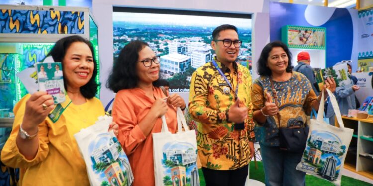 Pilar Tinjau Booth Paviliun Tangsel di APEKSI 2026, Optimistis Produk UMKM Tarik Minat Pengunjung