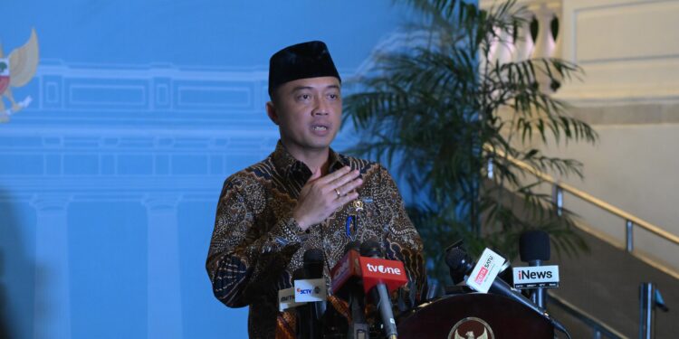 Prasetyo Hadi: Istana Pelajari Dulu Putusan MK soal Program MBG